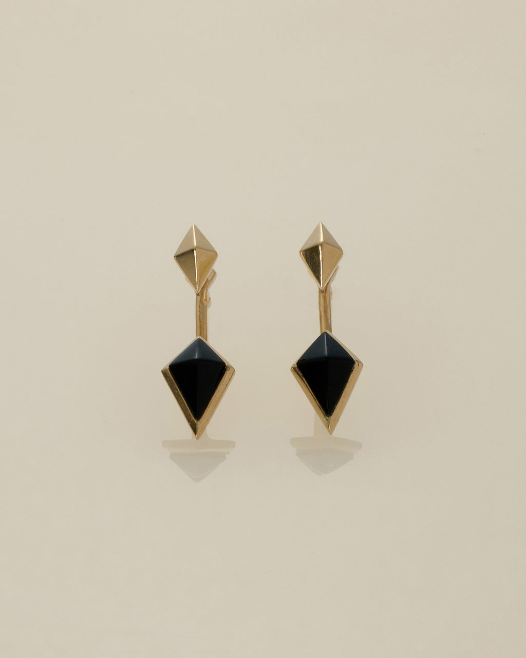 クアラントット　ピアス　una notte ウナノッテ　オニキス　onyx onyx diamond-shaped stud pierced earring オニキス ダイヤ