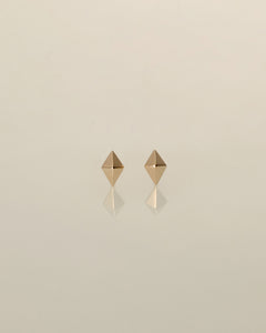 K10 onyx diamond-shaped stud pierced earring <br>オニキス ダイヤシェイプ スタッドピアス