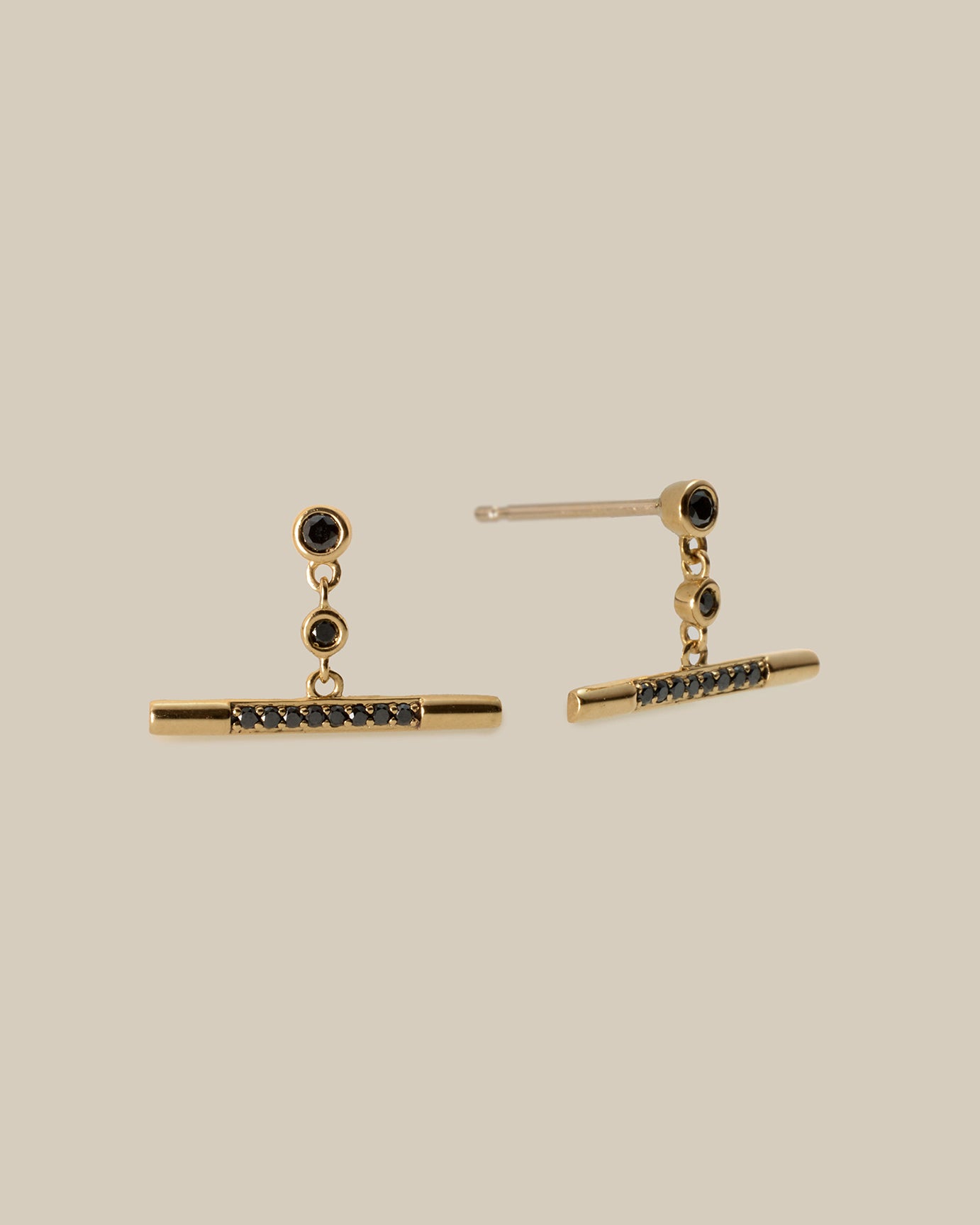 K10 black diamond bar charm pierced earring, ブラックダイヤ バー ピアス