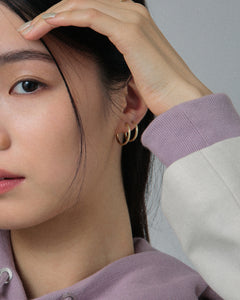 K18 flat hoop post pierced earring [medium] <br>フラット フープポストピアス [ミディアム]