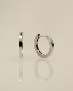 K18 flat hoop pierced earring <br>K18 フラット フープピアス [ミディアム]