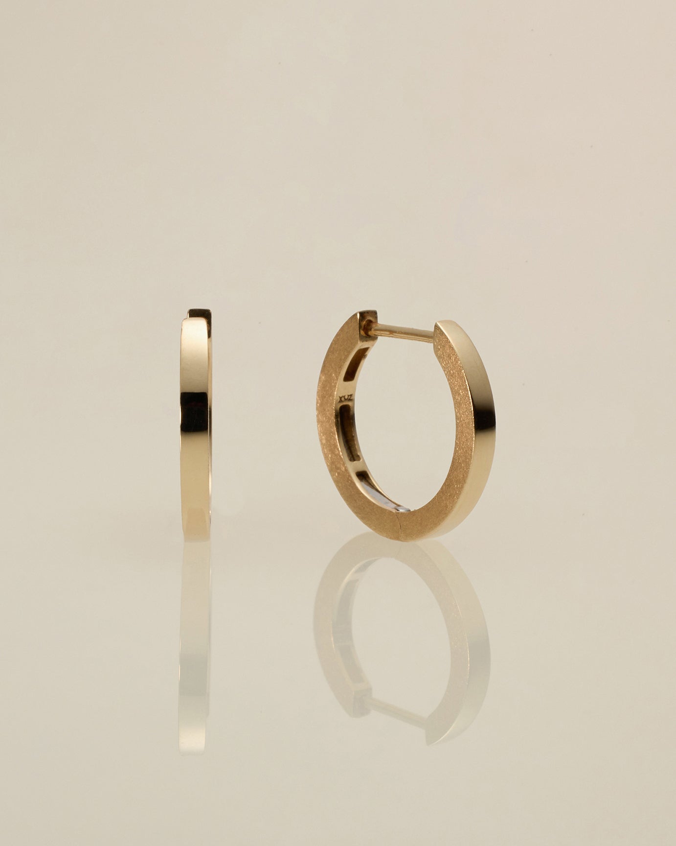 K18 flat hoop pierced earring [medium]フラット フープピアス [ミディアム] – XOZ Online Store
