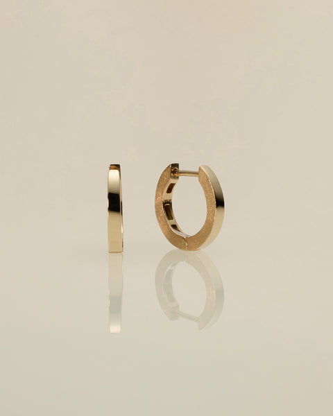 K18 フラット フープピアス スモール | XOZ 18金ピアス – XOZ